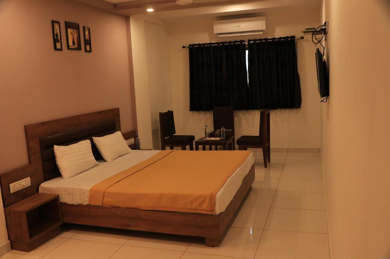 Hotel Viraj Residency Bhuj Exterior foto