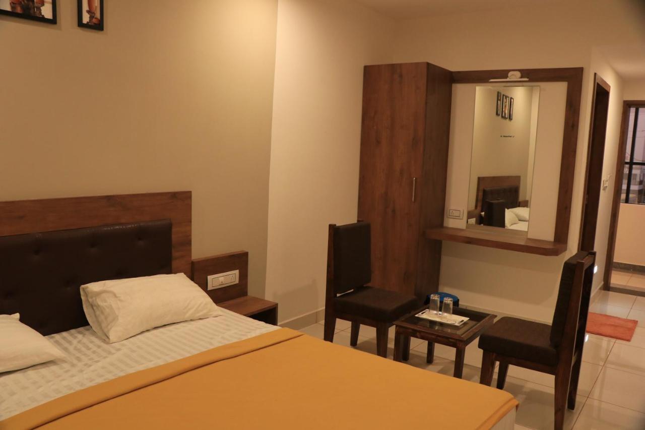 Hotel Viraj Residency Bhuj Exterior foto