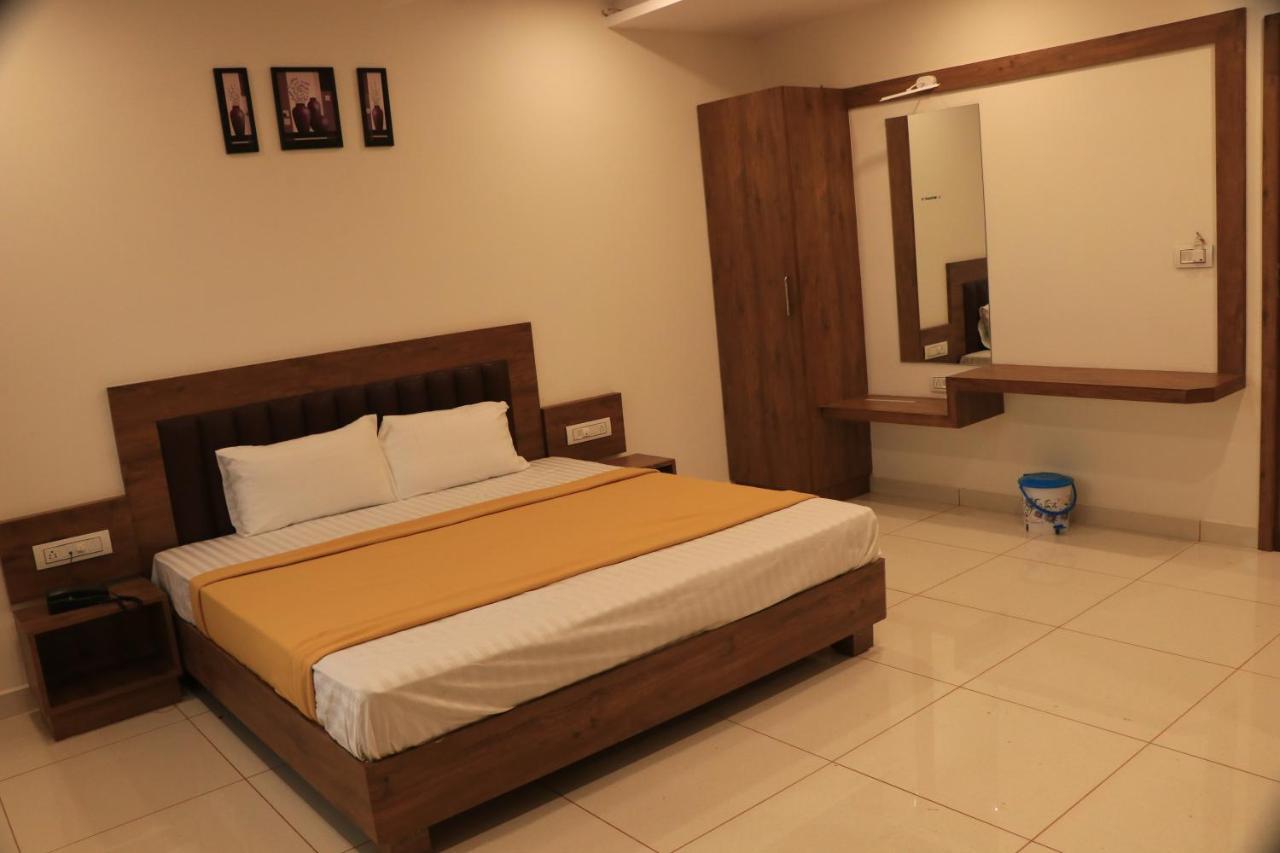 Hotel Viraj Residency Bhuj Exterior foto