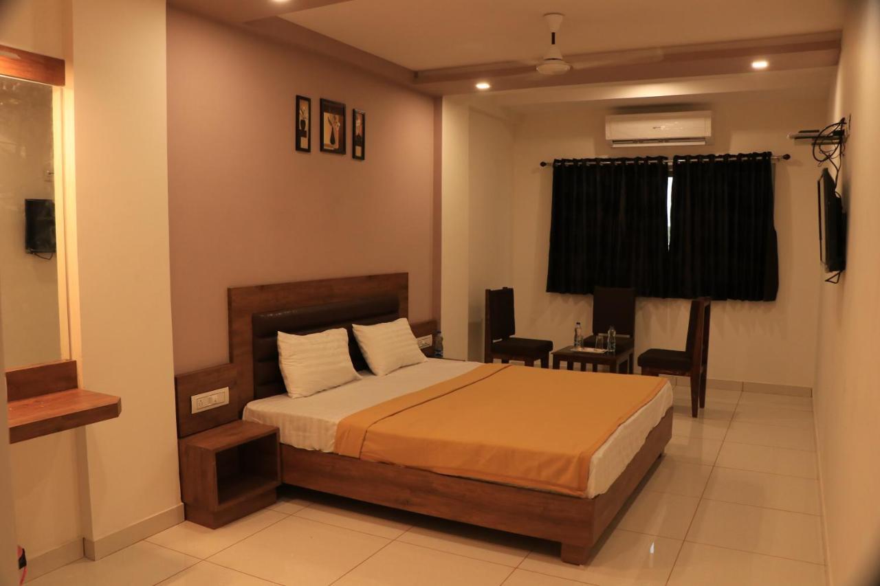 Hotel Viraj Residency Bhuj Exterior foto