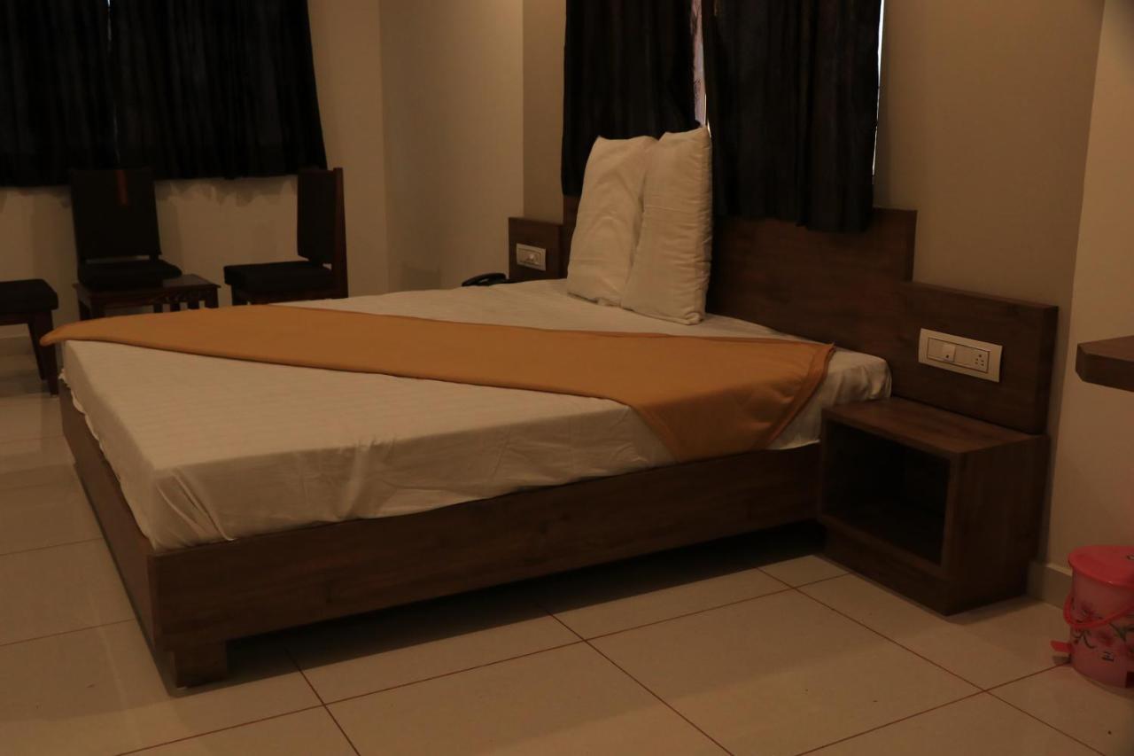Hotel Viraj Residency Bhuj Exterior foto