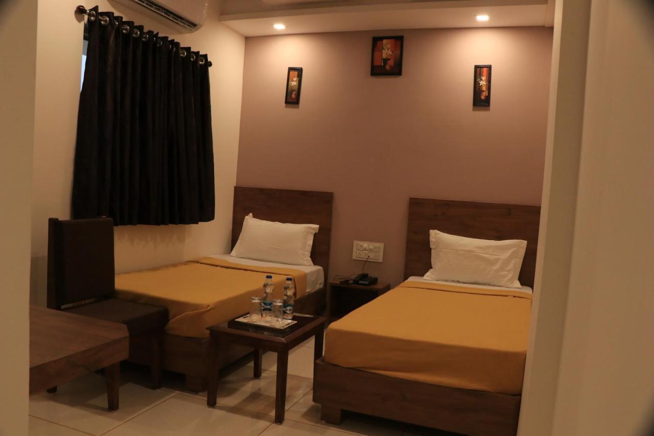 Hotel Viraj Residency Bhuj Exterior foto
